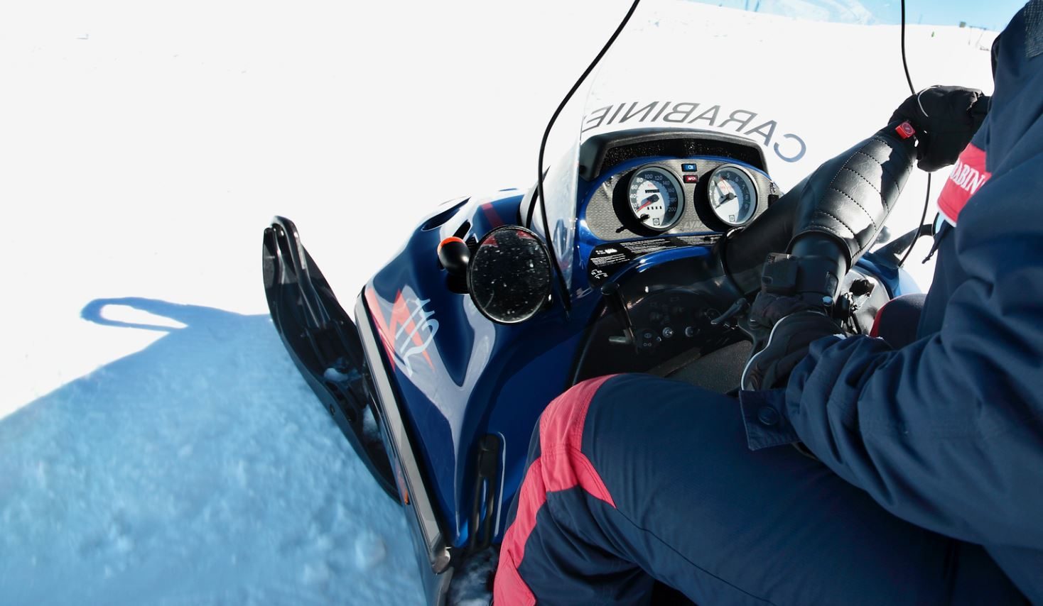 Esce e sparisce nel nulla, 32enne trovata morta nel lago in Valle d'Aosta: scivolata per il ghiaccio