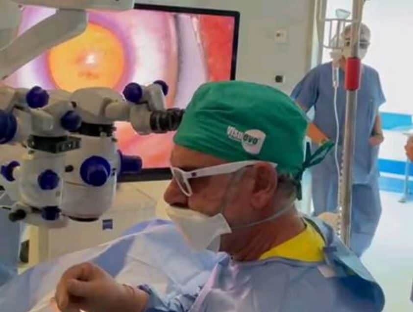 A 100 anni torna a vedere grazie a un intervento di cataratta all'occhio: "Non è mai troppo tardi"