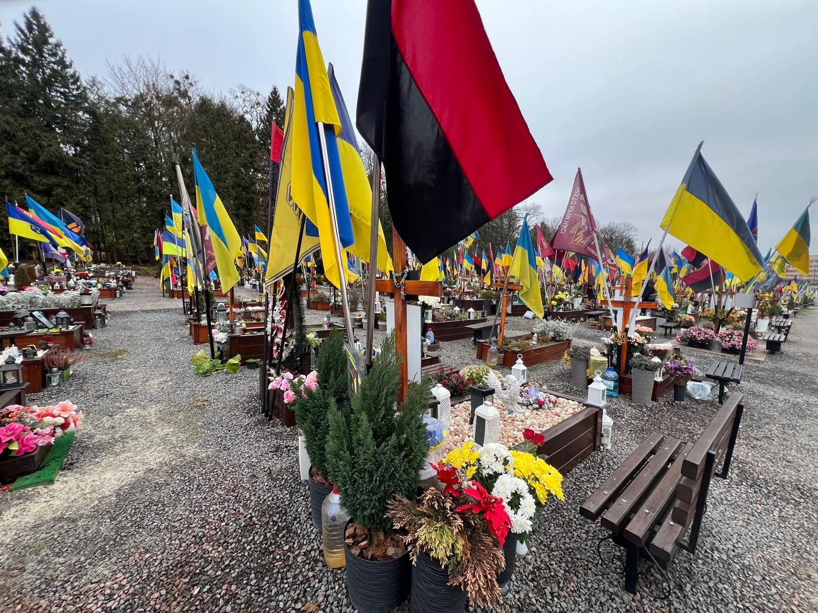 Il cimitero di Lychanska a Leopoli, dove sono sepolti i militari morti in guerra