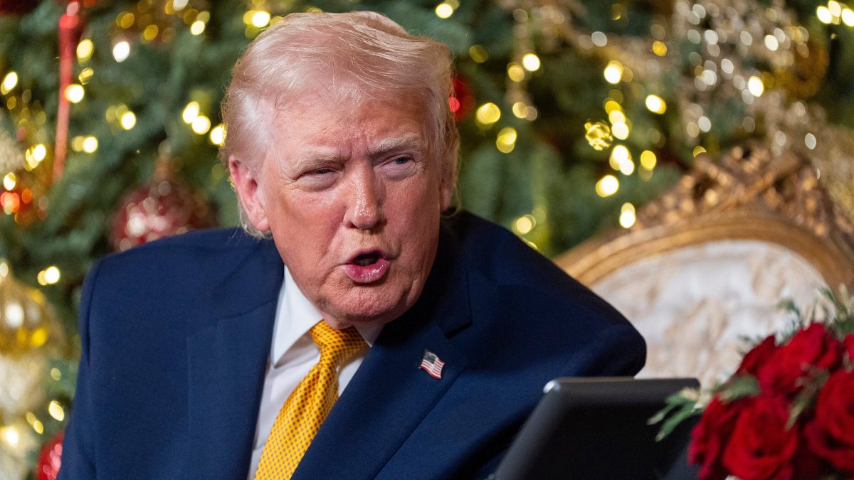 Con un post su X Donald Trump ha fatto degli auguri di Natale decisamente particolari