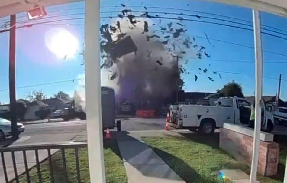 Operai rompono tubature del gas, l’esplosione improvvisa in un video: “Sembrava film di guerra”