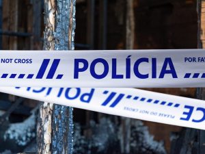 Portogallo, uomo uccide il figlio 13enne dell’ex, tortura la donna, fa saltare in aria la casa e si suicida