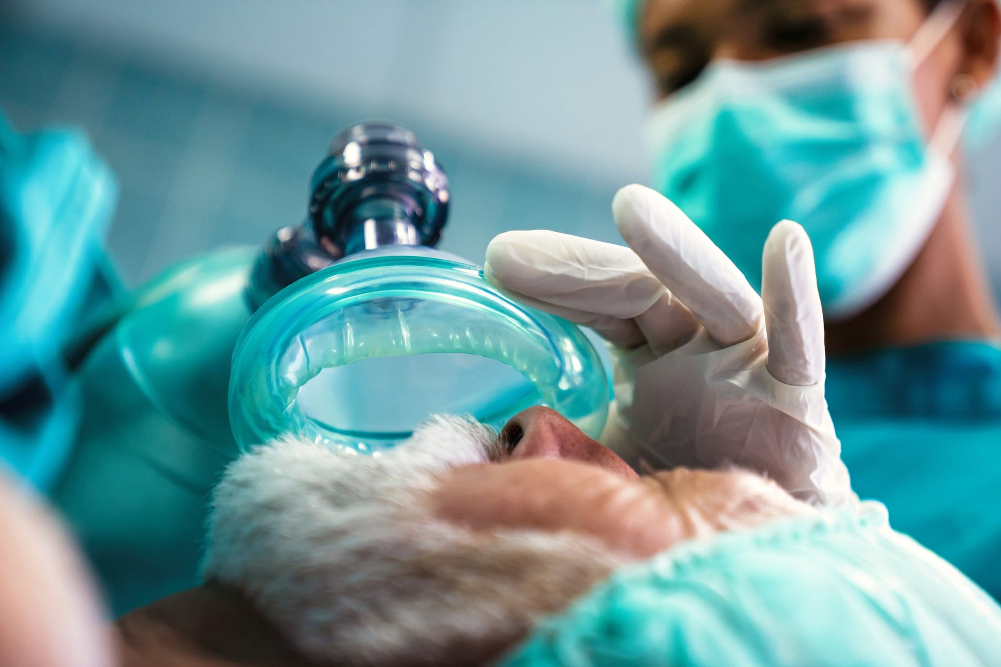 Francia, anestesista accusato di 12 omicidi: "Avvelenava i pazienti per dimostrare le sue doti da medico"