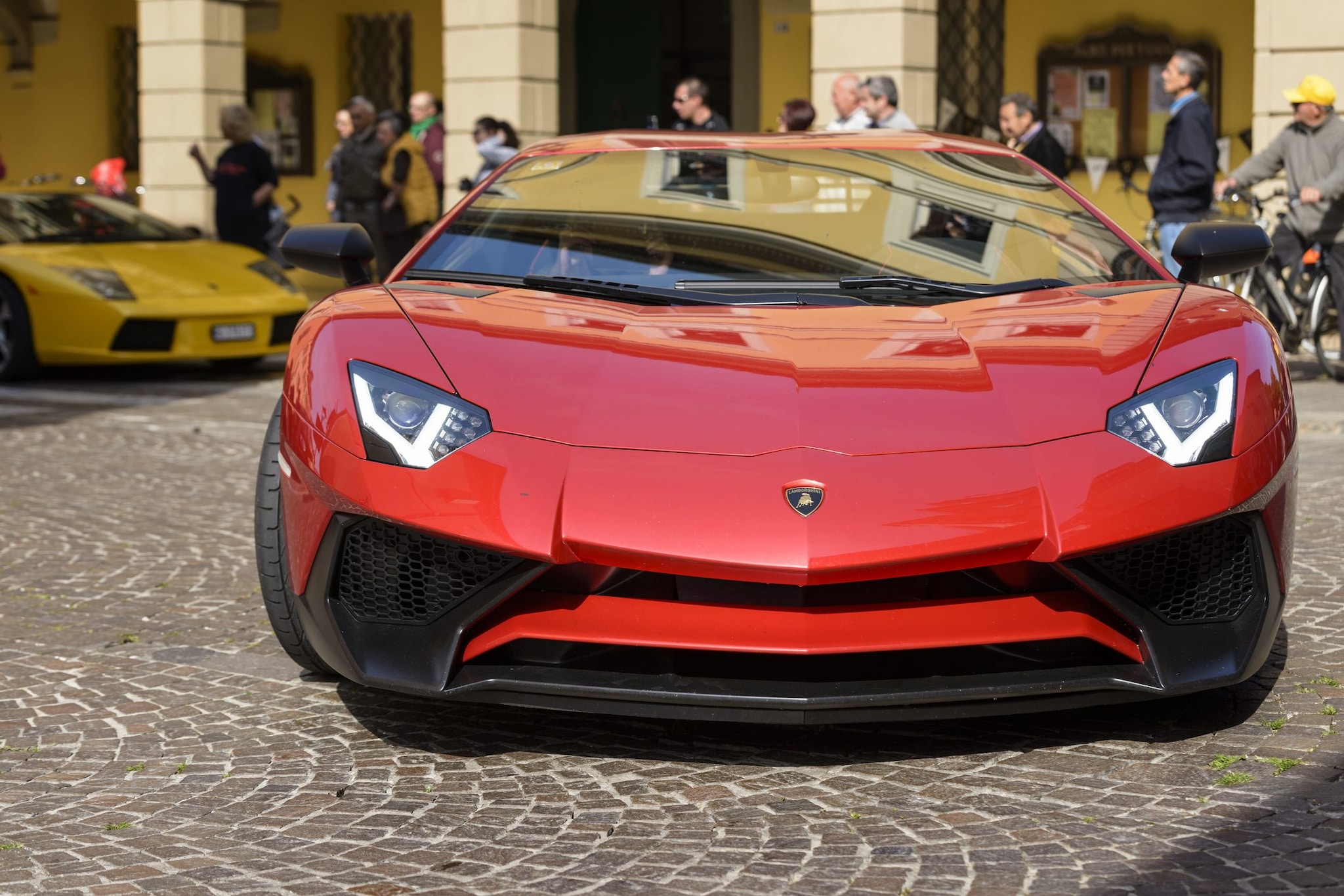 Villa e Lamborghini, ma percepiva il reddito di cittadinanza: smantellato business dei falsi a Siracusa