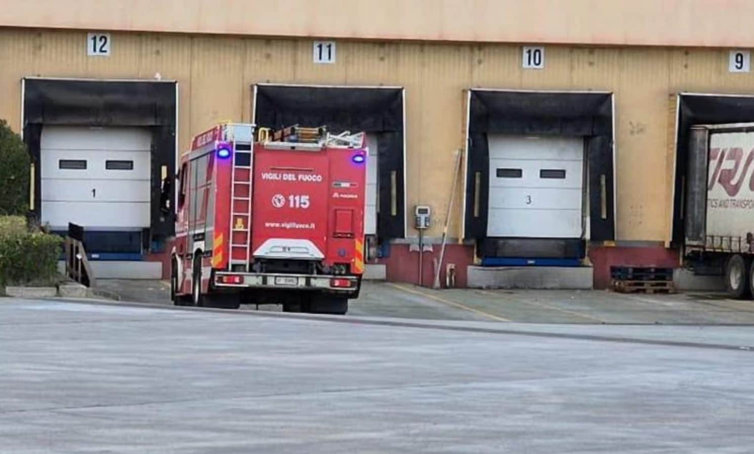 Operaio resta incastrato nel macchinario del caseificio ad Arborea: la gamba gli è stata amputata