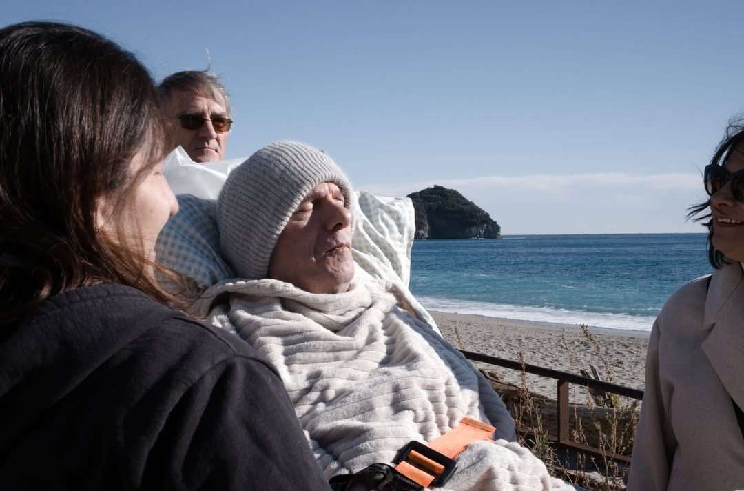 "Ho rivisto il mare, ora sono sereno": i volontari realizzano il sogno di Giuseppe, affetto da SLA