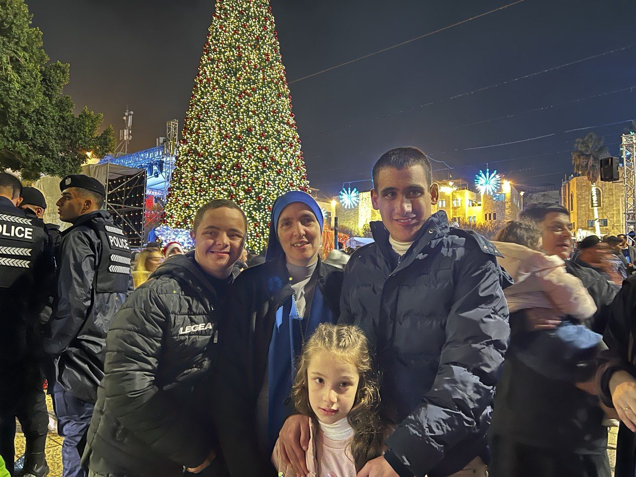 Suor Ronces con i bambini del Hogar Nino Dios. Foto di Lidia Ginestra Giuffrida.