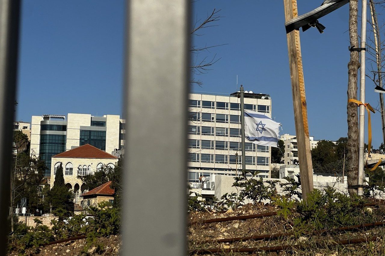 Più di 300 gazawi trasferiti in Sudafrica da una Ong fantasma: sono iniziate le deportazioni da Gaza?