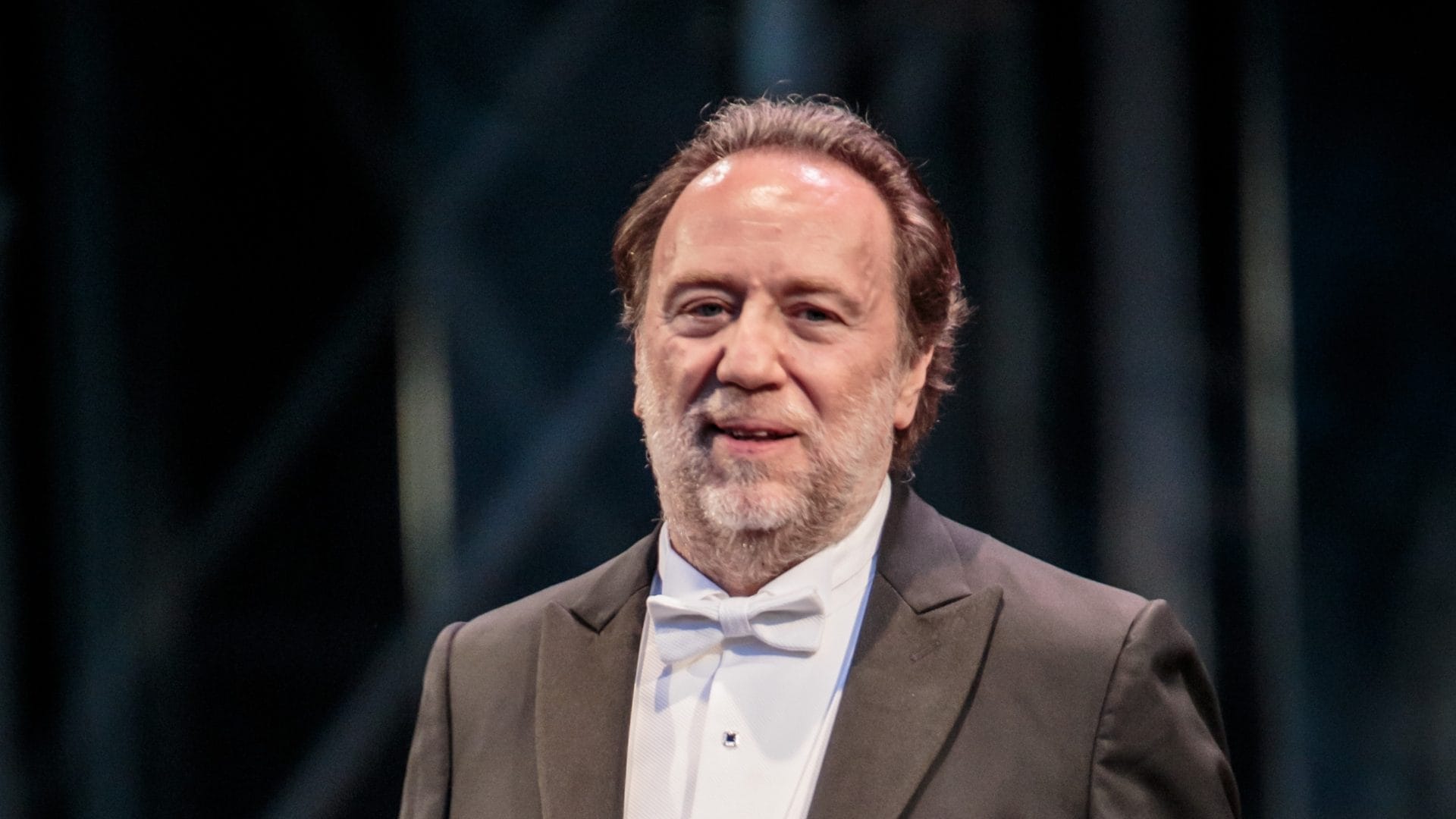 Riccardo Chailly torna al Teatro alla Scala dopo il malore: "Le condizioni di salute sono migliorate"
