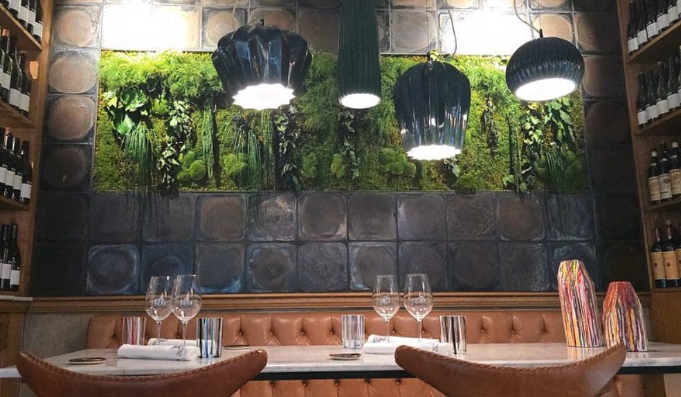 “La carta non funziona”, si finge ricco turista e consuma cena da 700 euro senza pagare: denunciato a Venezia