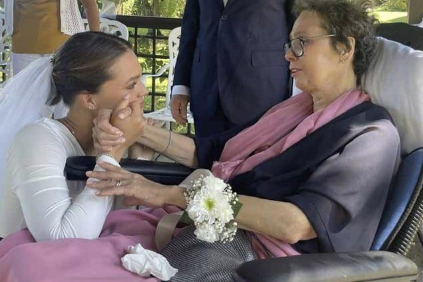 Treviso, si sposa all'hospice per far partecipare la madre in fin di vita: "Non desideravo altro"