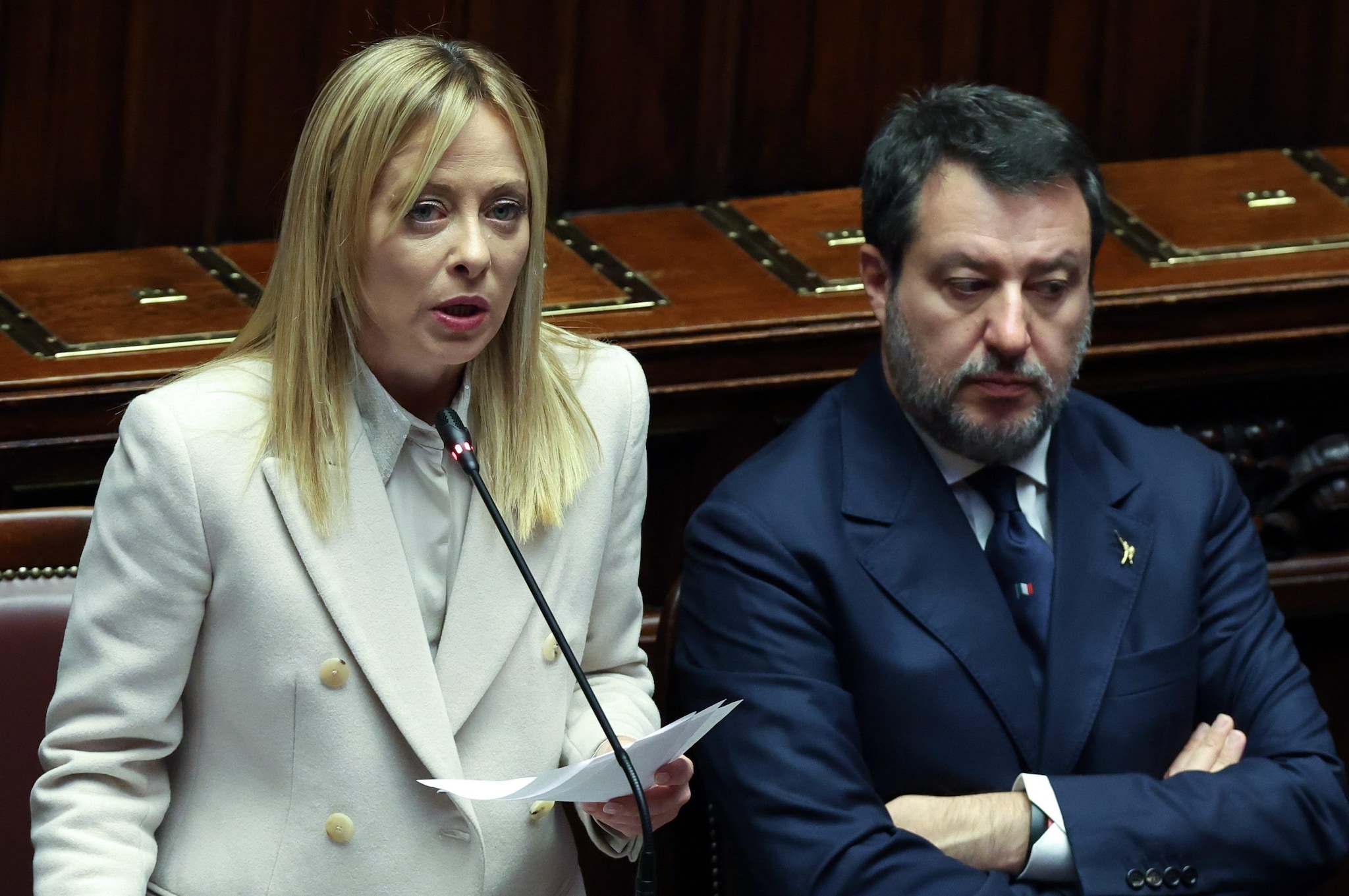 Quella degli aiuti (non) militari all’Ucraina è l’ultima farsa del 2025, si spera