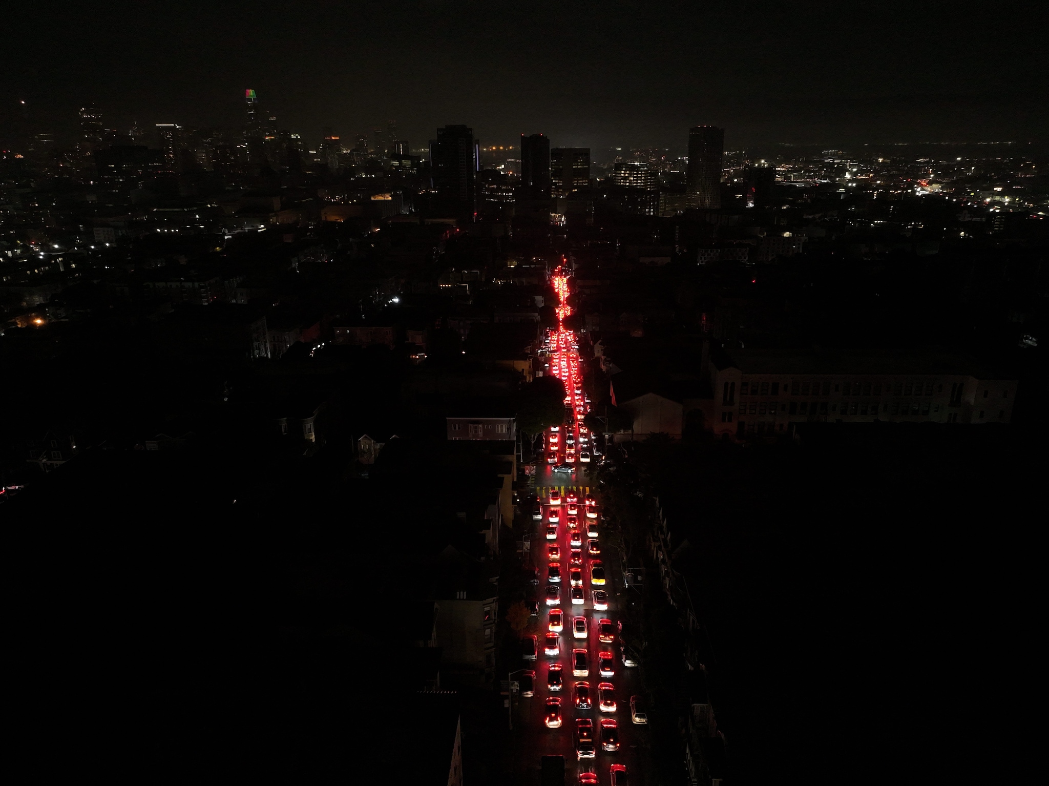 Blackout a San Francisco, perché 130mila persone sono rimaste senza elettricità: al buio un terzo della città