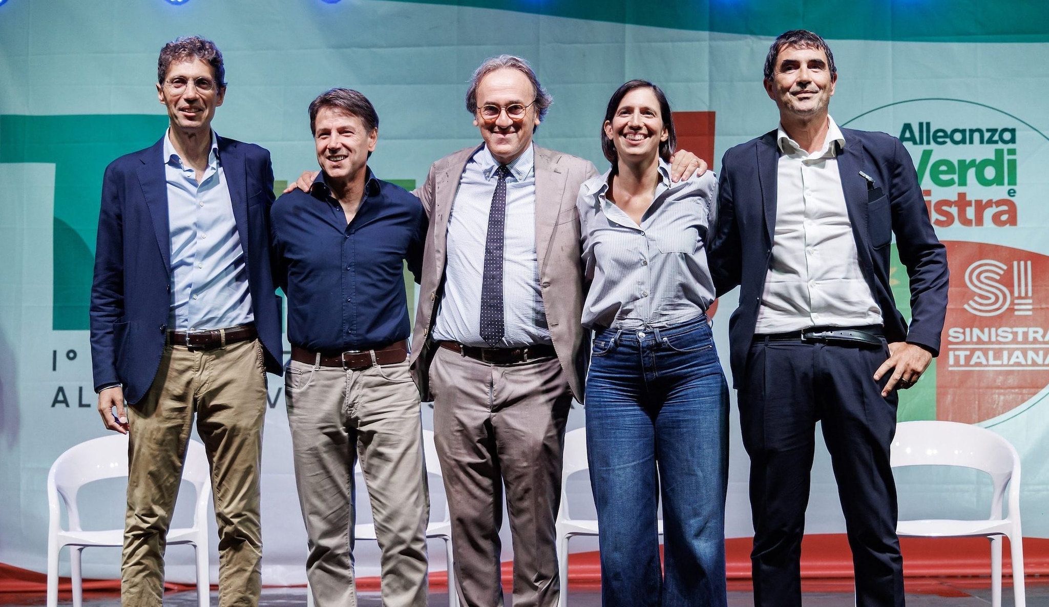 Sondaggi politici: il campo progressista vola al 48% e sorpassa il centrodestra