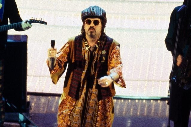 Cantante bidello, la storia di sir Oliver Skardy dei Pitura Freska oltre Sanremo e il successo di Papa Nero