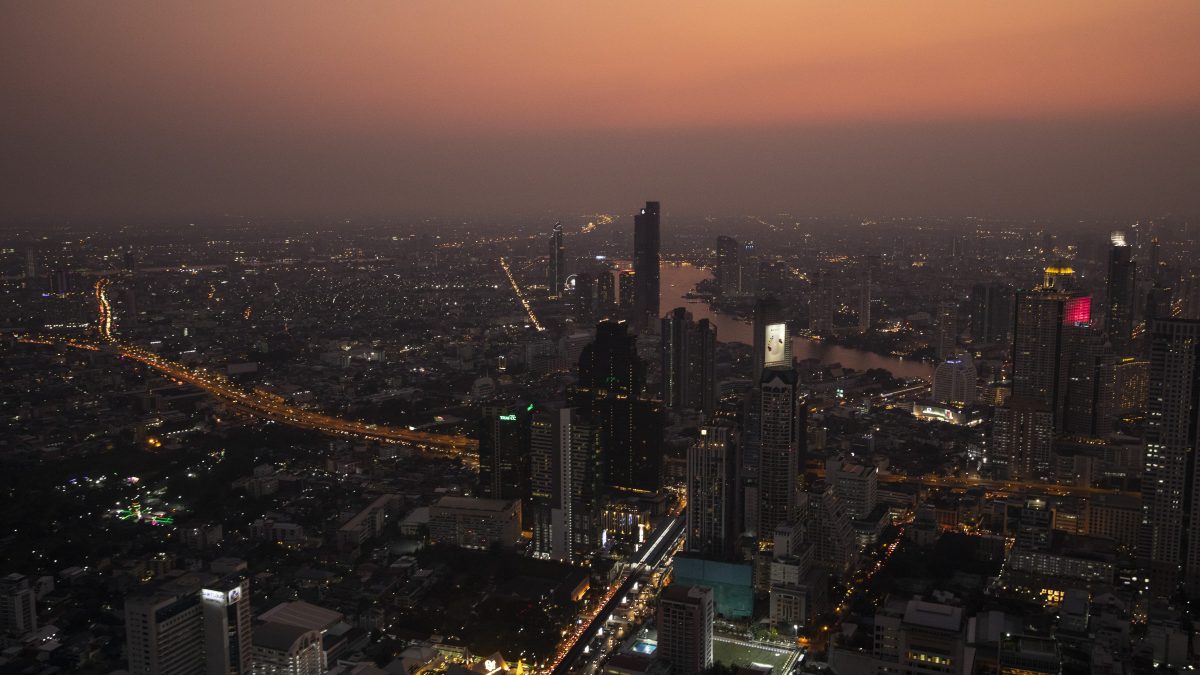 Lo skyline della città di Bangkok, in Thailandia.