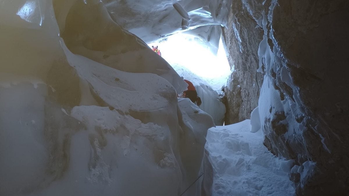 Il crepaccio dove è stato trovato il 31enne freerider romano (Soccorso Alpino Trentino)