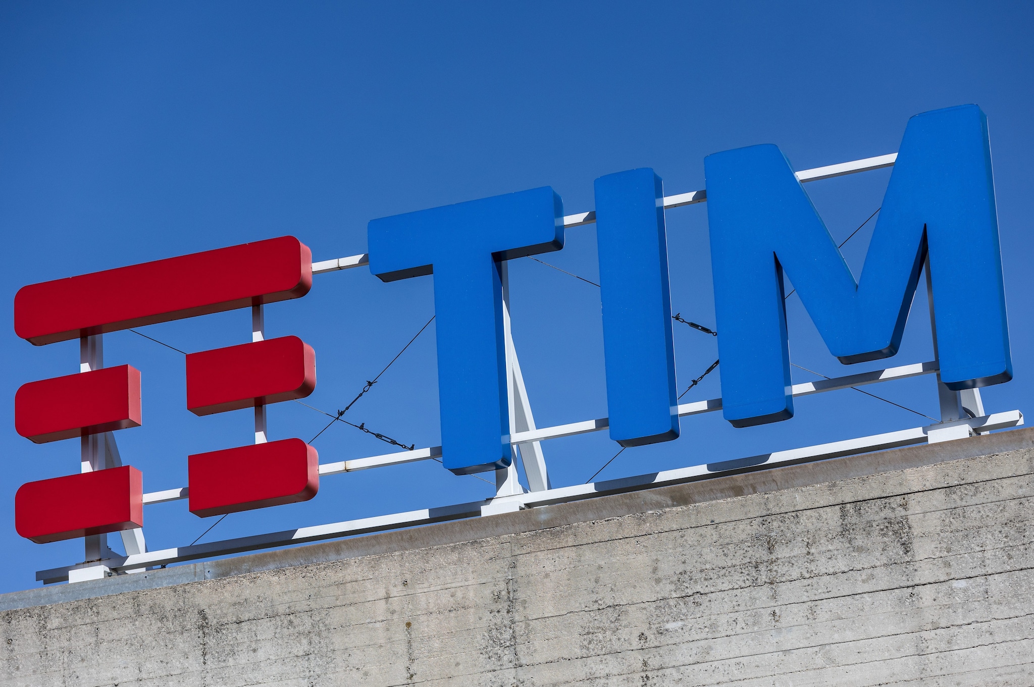 Perché il governo Meloni è stato condannato a pagare un miliardo di euro a Tim