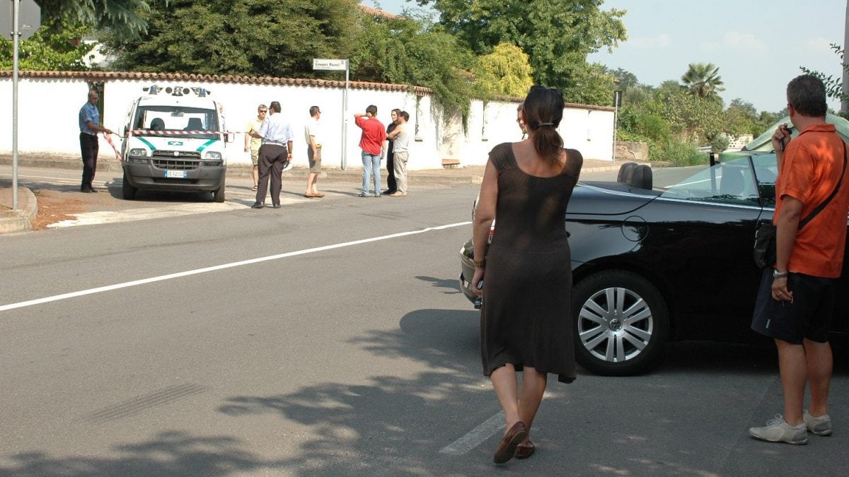 Una delle immagini scattate da una fotografa freelance il 13 agosto 2007 in via Pascoli