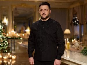 Gli auguri di Natale di Zelensky all’Ucraina: “Molti sperano che Putin muoia ma chiediamo qualcosa di più grande”