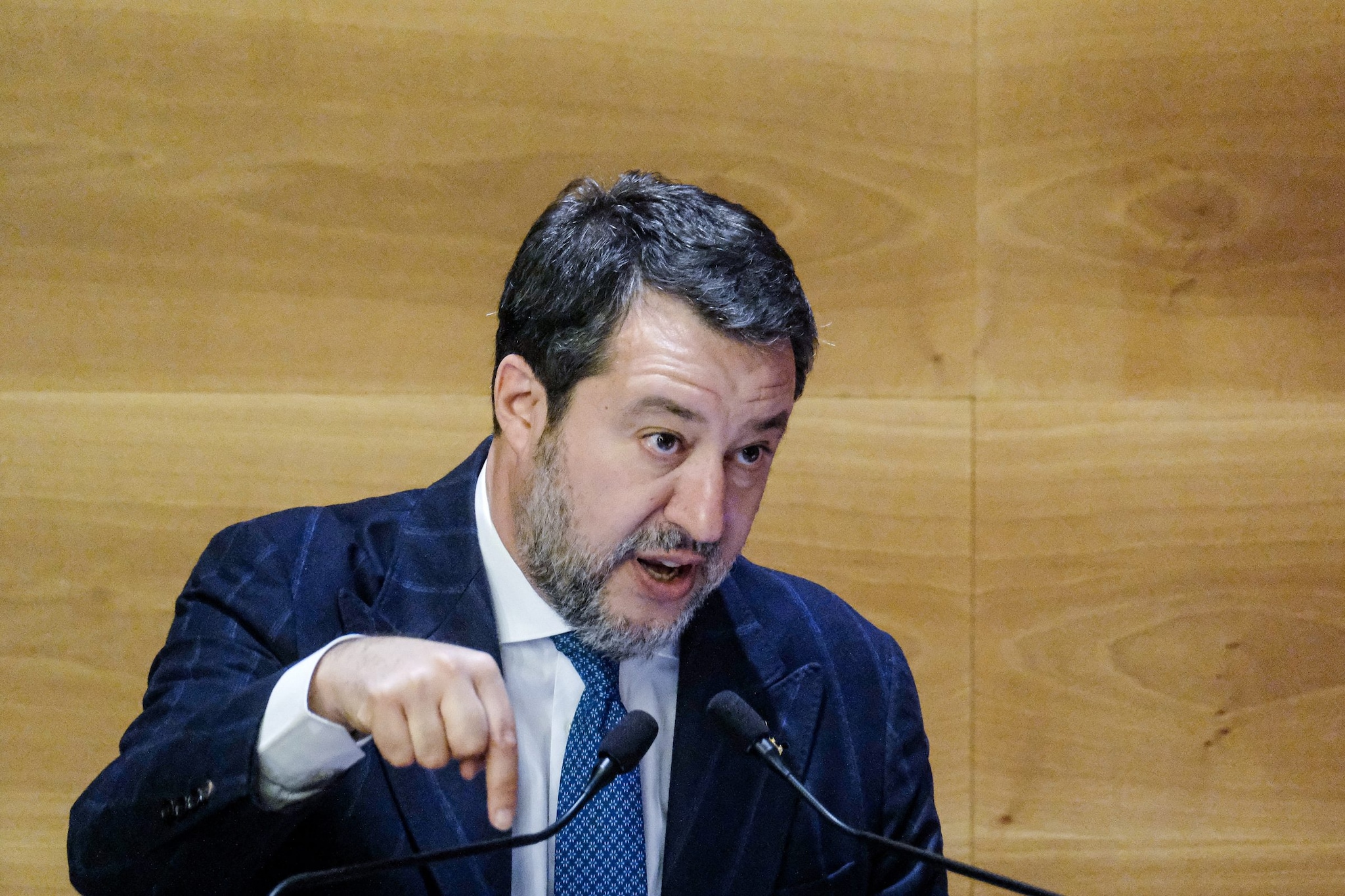 Salvini a Zelensky: "Amico mio, stai perdendo la guerra: devi scegliere tra sconfitta e disfatta"