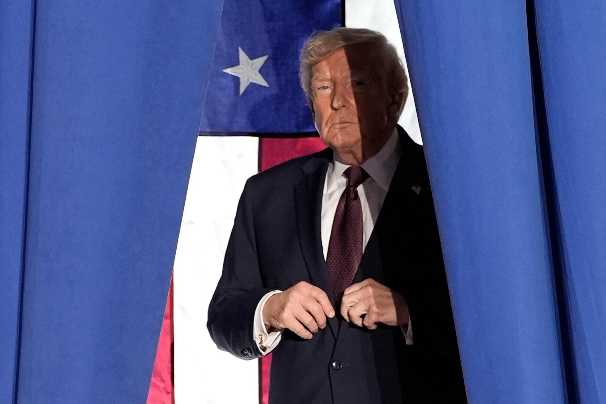 Iran, Trump e la promessa "stiamo arrivando": i rischi della svolta sul regime change