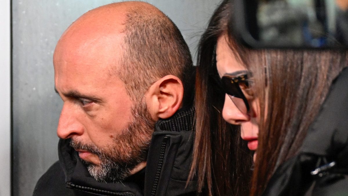 Jacques e Jessica Moretti prima dell’interrogatorio nella Procura del Cantone Vallese