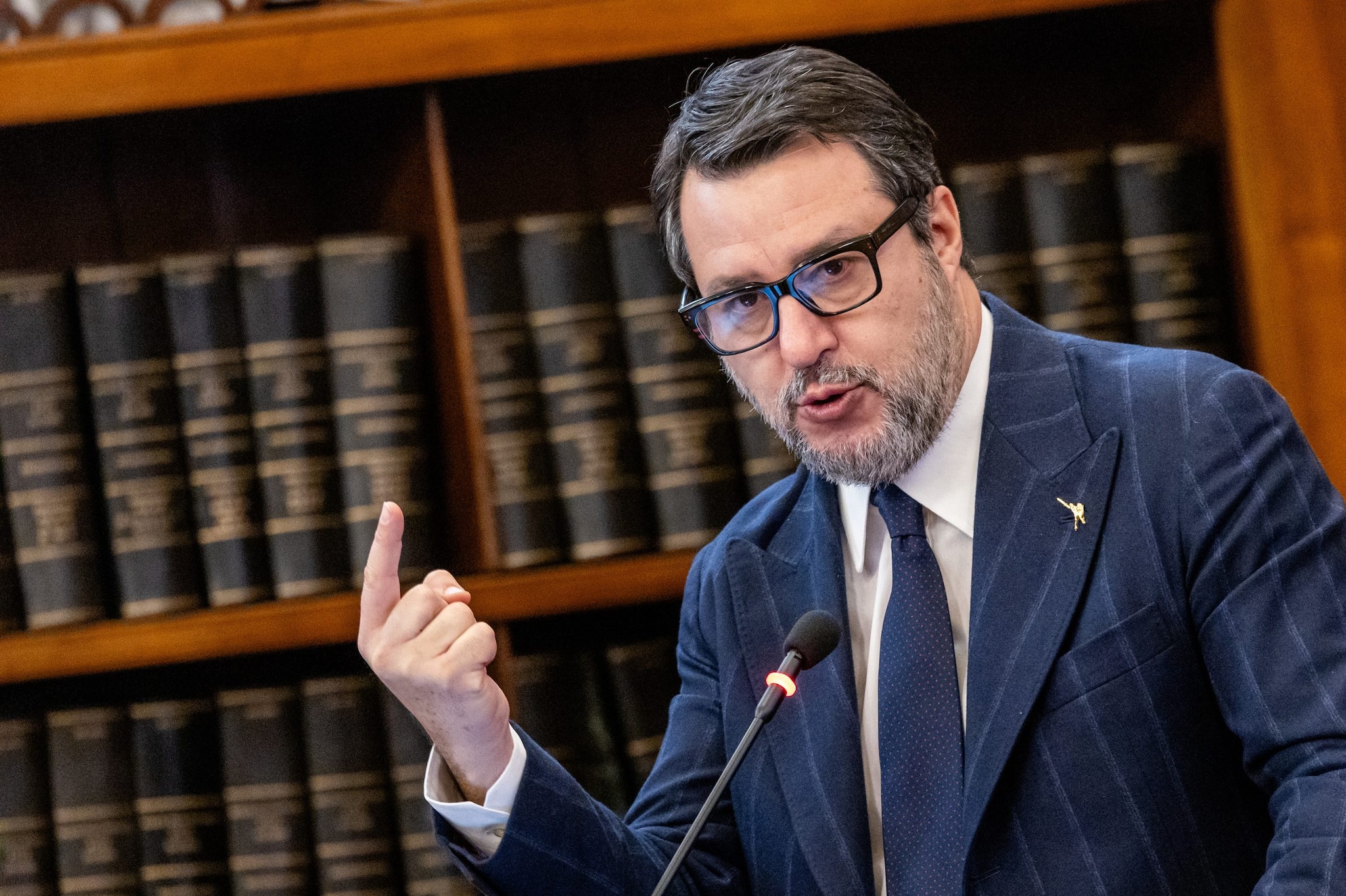 Ponte sullo Stretto, Salvini ripete che sarà un'opera militare: "Servirà anche nei giorni di tempesta"