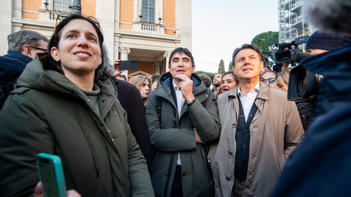 Nicola Fratoianni, Elly Schlein, Giuseppe Conte in Piazza del Campidoglio durante il presidio in solidarietà del popolo iraniano organizzato da Amnesty International Italia Women Life Freedom for Peace and Justice.