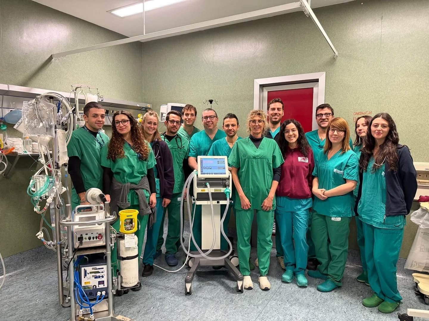 Il cuore non riparte ma i medici non si fermano: così l’Ecmo ha salvato un uomo a Torino