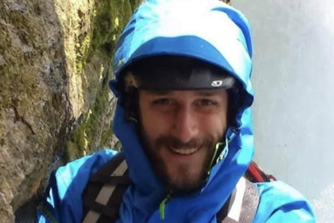 Chi era Alex Pretti, ucciso dall'ICE a Minneapolis: "Era disarmato, stava aiutando una donna"