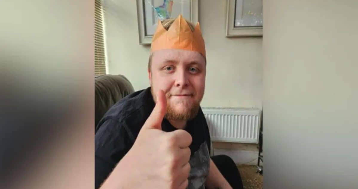 Andre muore a 24 anni per demenza precoce e dona il cervello alla scienza: “Aiuterà gli altri a vivere più a lungo”