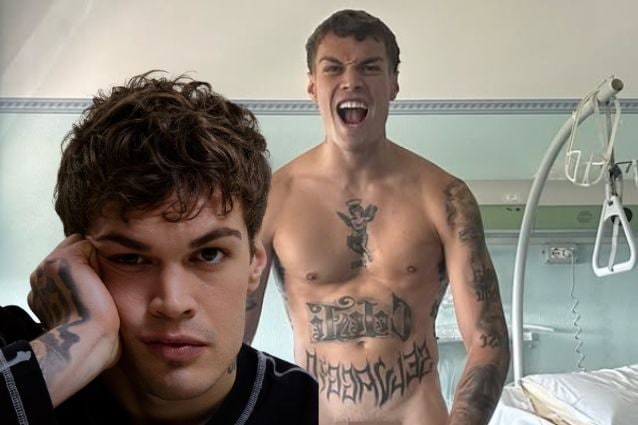 Blanco non è in ospedale: la foto in cui è nudo su Instagram è vecchia, ancora ignoti i motivi