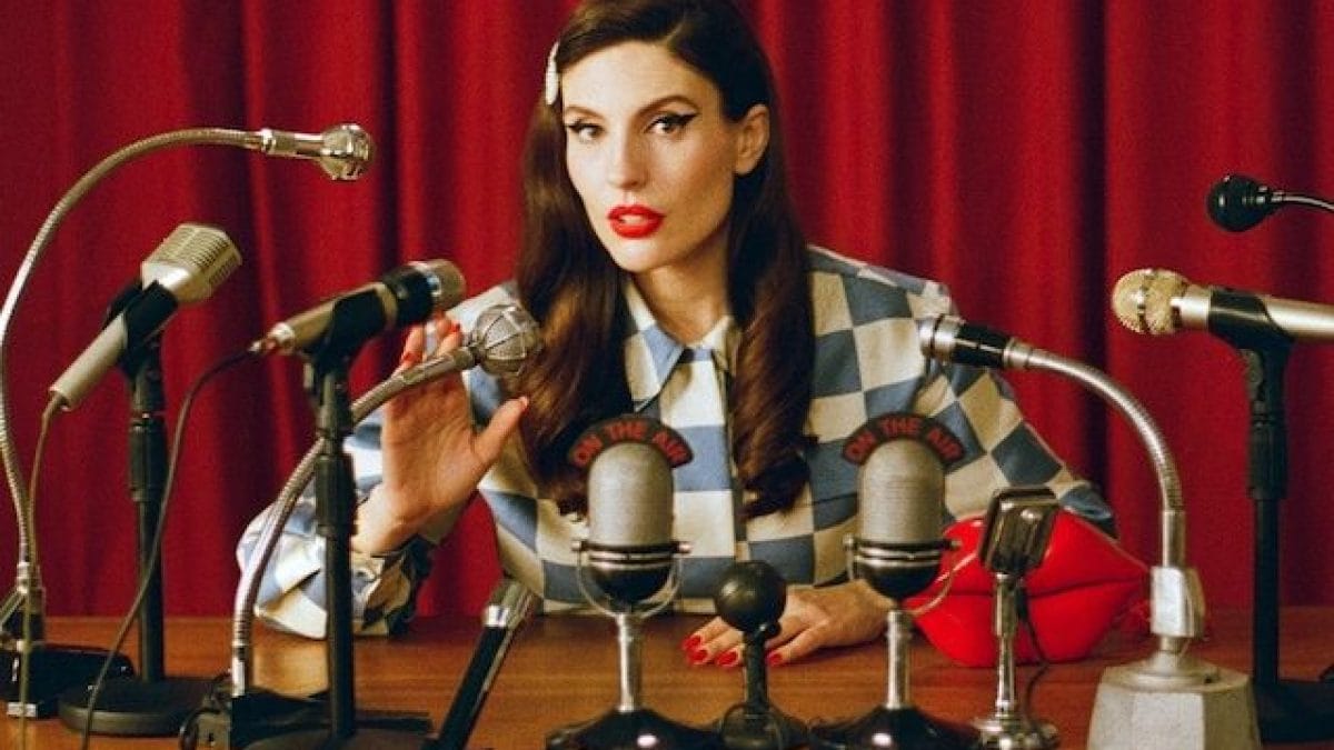 Ditonellapiaga nel video di Sì lo so