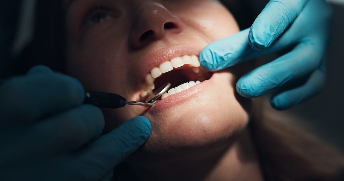 Lesioni permanenti dopo un intervento dal dentista, va a processo ma la prima udienza è a ottobre 2027