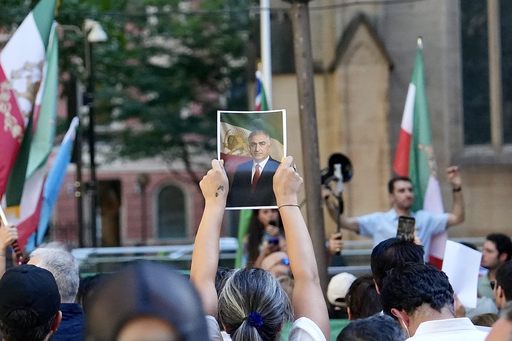 Il principe ereditario Reza Pahlavi. Solo una parte minoritaria dei manifestanti chiede il ritorno della monarchia.