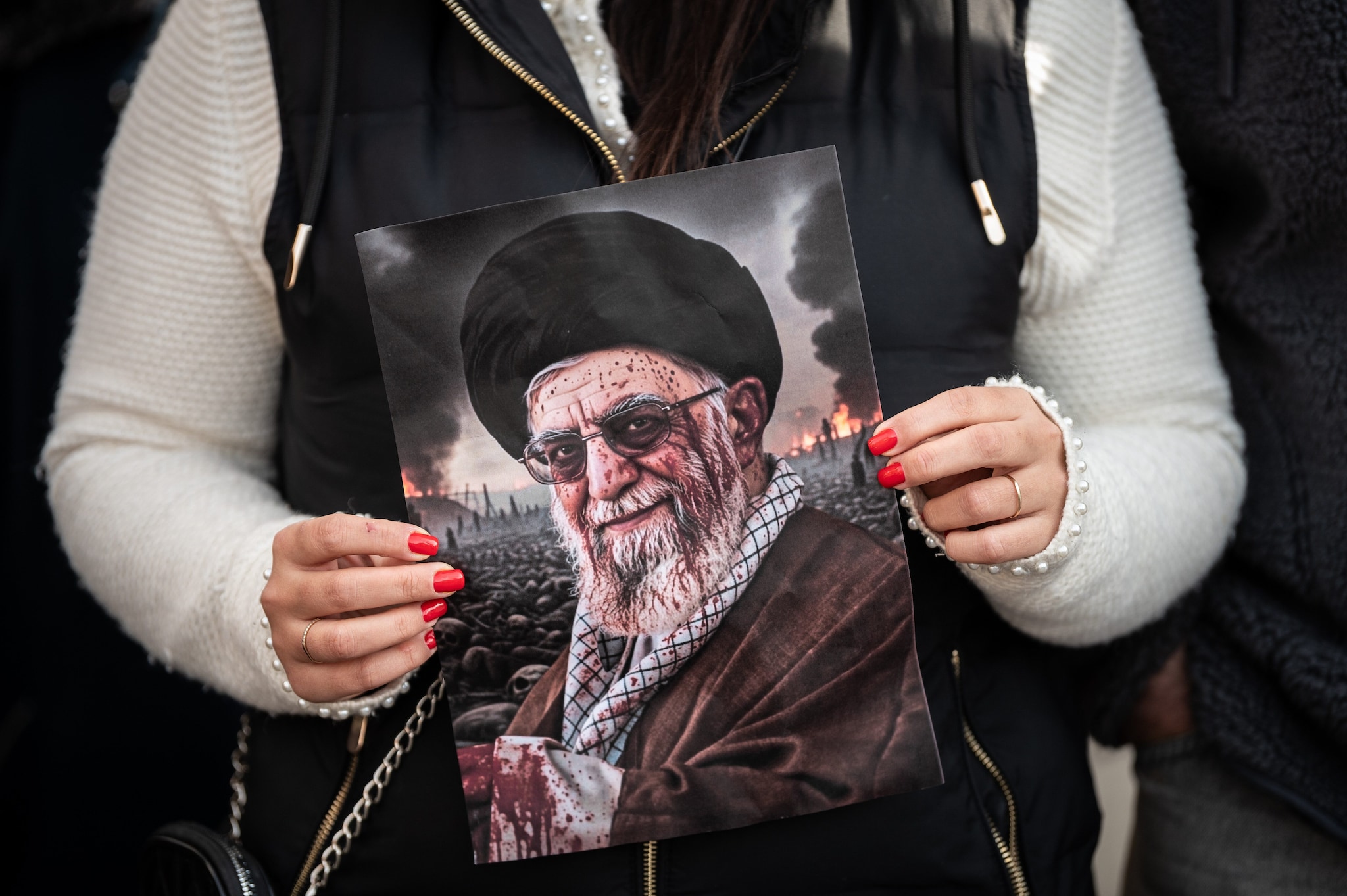 Iran, nuova notte di proteste. Il presidente del Parlamento: "Se attaccati colpiremo USA e Israele", le news in diretta