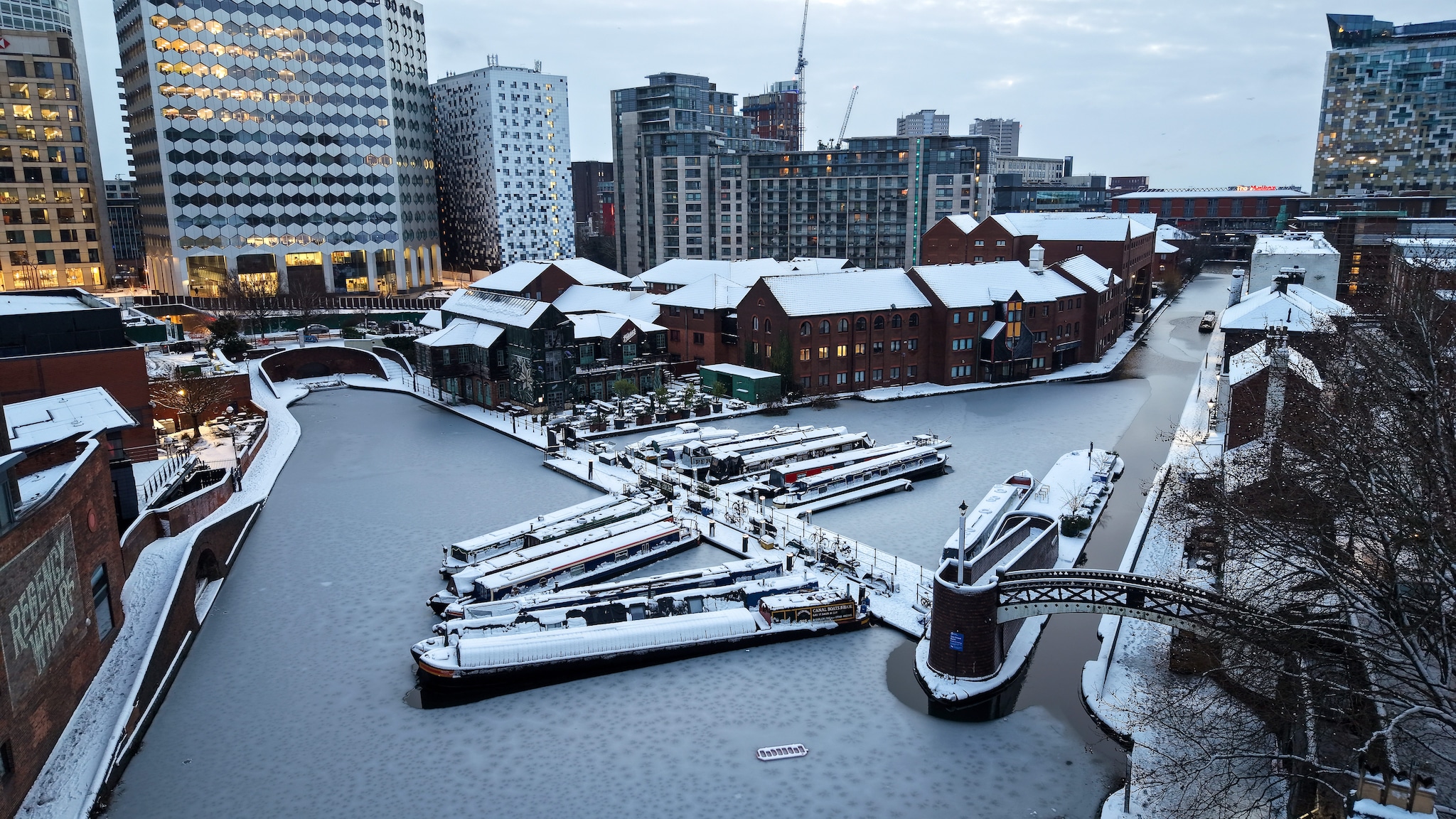 Tempesta Goretti, caos in tutto il Regno Unito e 64 mila case senza elettricità: previsti 30 cm di neve