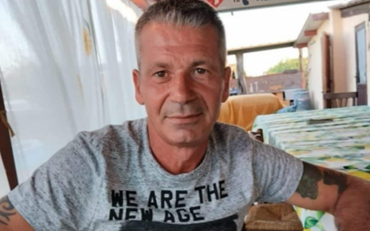 Giovanni ucciso e dato alle fiamme nel parco comunale a Carbonia: perquisizioni e interrogatori a tappeto