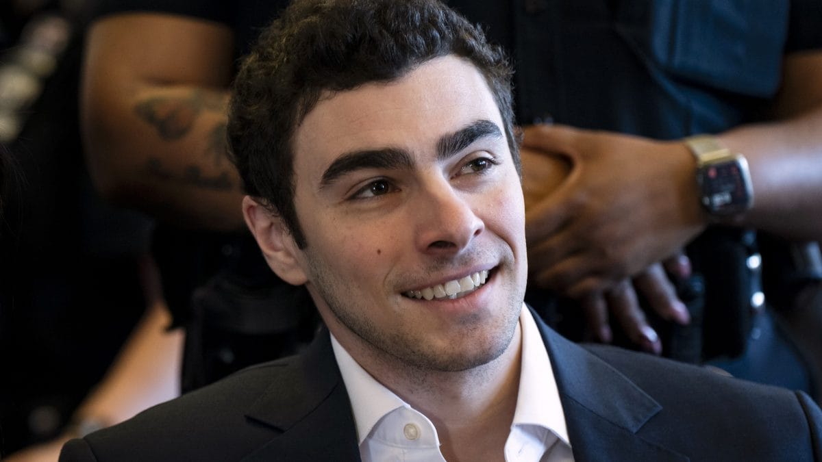 Luigi Mangione durante il processo.