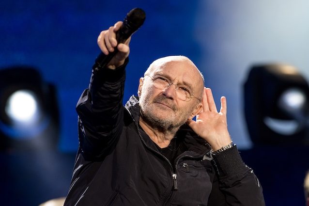 Phil Collins vive con un'infermiera 24 ore su 24: "Ho passato anni difficili, è andato tutto storto"