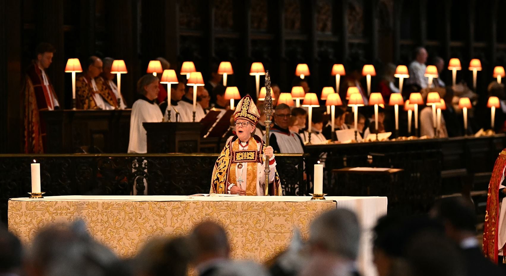 Chi è l'arcivescovo di Canterbury Sarah Mullally: la prima donna a guidare una chiesa è madre di due figli