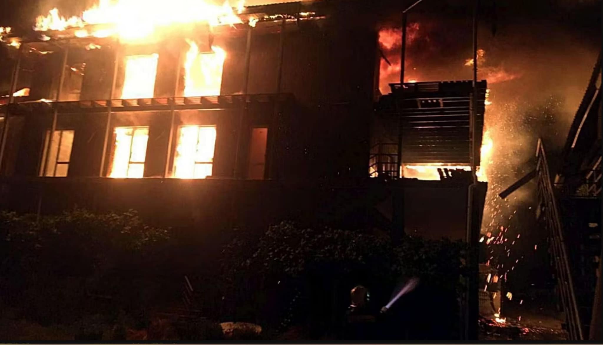 Guerra Ucraina, strage a Kherson nella notte di Capodanno: droni colpiscono bar e hotel, decine di vittime