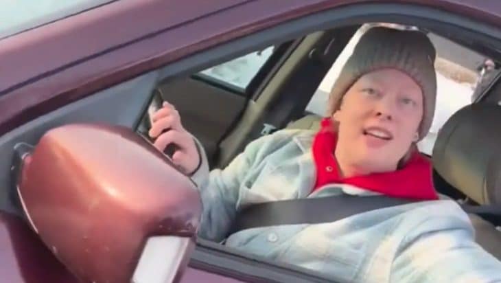 Minneapolis, il video dell’agente ICE che ha ucciso Renee Nicole Good. Spara e dice "Fottuta st*****"