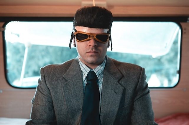 Perché Donne ricche di TonyPitony funziona per il suo testo osceno, e non malgrado questo