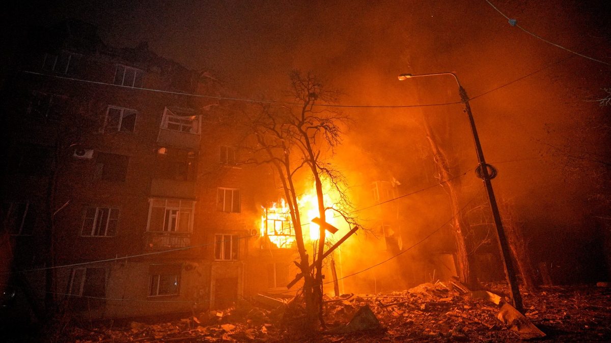 Ucraina – edificio residenziale danneggiato da un attacco russo a Kryvyi Rih