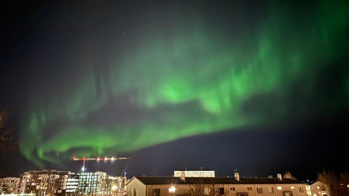 L’aurora boreale sopra il cielo di Reykjavík