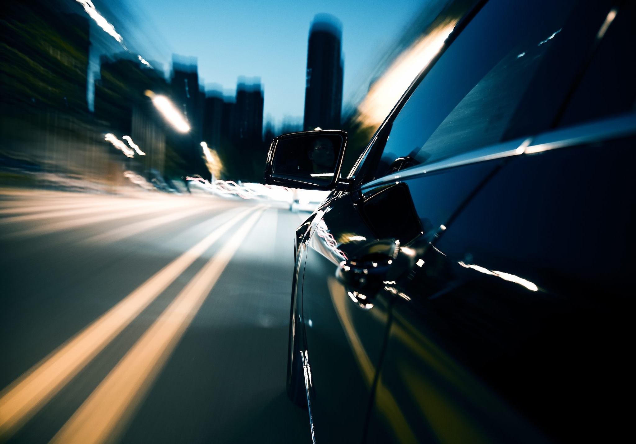 Ubriaco alla guida, sfreccia a più di 110 km/h in centro a Genova: automobilista denunciato e patente ritirata