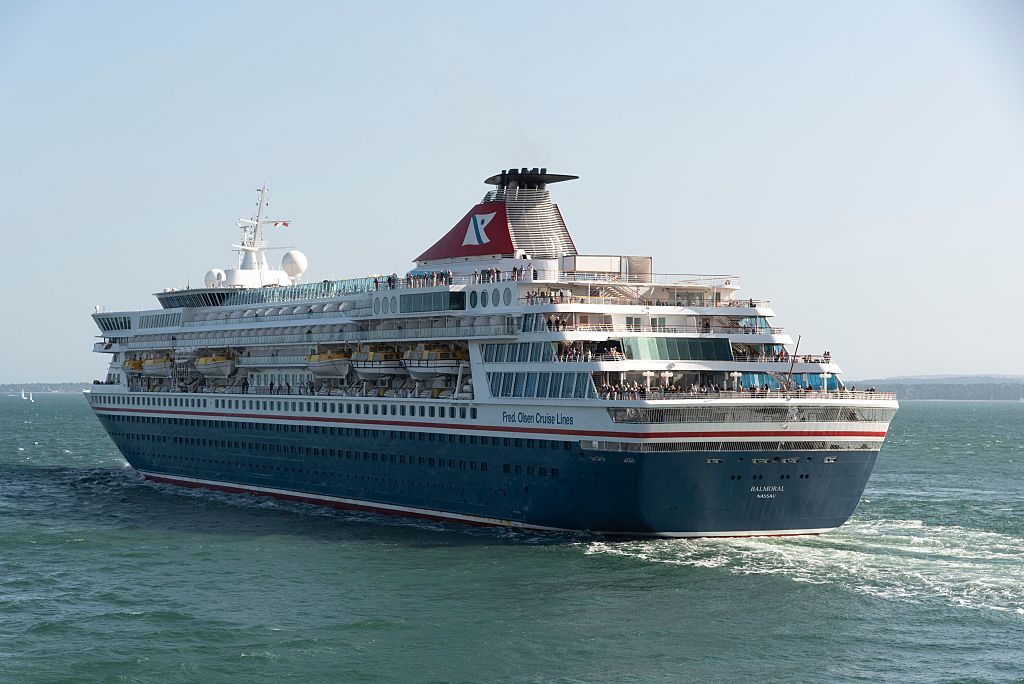 Epidemia di vomito e diarrea su nave da crociera: centinaia di passeggeri colpiti e pulizie straordinarie