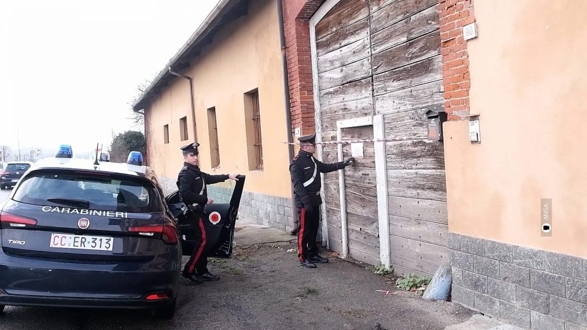 I Carabinieri sul luogo del tentato omicidio.